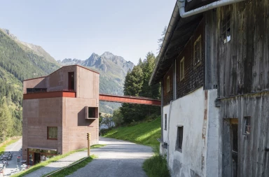 Daniela Kröss completes compact vertical museum in Austrian valley dedicated to the ibex mountain goat DanielaKröss在奥地利谷的紧凑型垂直博物馆致力于伊巴塞山山羊