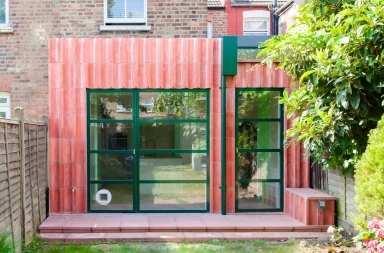 Overcast House informed by a client’s passionate knowledge and interest in colour and light 通过客户的热情知识和颜色和光线兴趣了解未告知