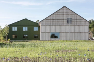 Warm and modern Equmenia Church features wood as a sustainable building material 温暖而现代的Equmenia教堂是木材作为可持续建筑材料
