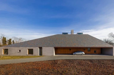 Bayhouse by Studio Rick Joy responds to the local building vernacular while inventing an aesthetic of its own Bayhouse by Studio Rick Joy回应了当地建筑洋红色,同时发明了自己的美学