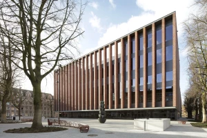 Landmark urban renewal project comes to the heart of Bruges with the completion of The Bruges Meeting & Convention Centre (BMCC) Landmark Urban Renewal项目是Bruges会议与会议中心(BMCC)的完成的Bruges的核心