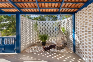 Studio Coplanar renovates a countryside house in a white and azure palette Studio Coplanar renovates a countryside house in a white and azure palette