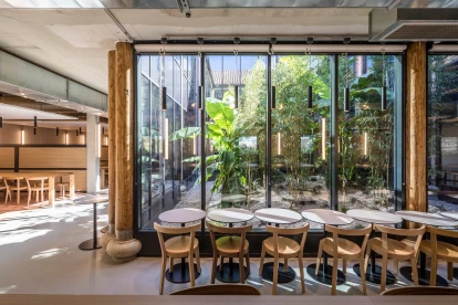 Brenac & Gonzalez & Associés在蒙彼利埃郊外重新开发了标志性的IBM综合体和公司间自助餐厅